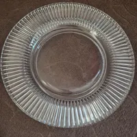 تعدادی ظروف استفاده نشده