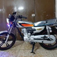 موتور۲۰۰خشک سالم و کم کار همه لوازما فابریک