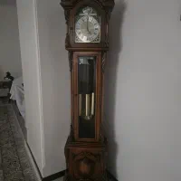 ساعت فرانسوی و چرخ خیاطی آمریکایی قدیمی