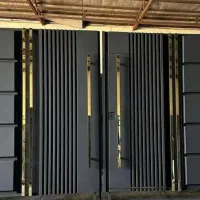 درب خونه و باغچه و درب حال وپنجره