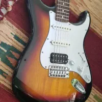 گیتار فندر Squier VM Strat HSS + کیس و تجهیزات