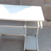 میز کامپیوتر در حد نو
