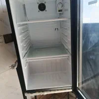 یخچال کوچیک در شیشه ای