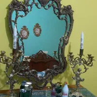 اینه و شمعدان برنجی