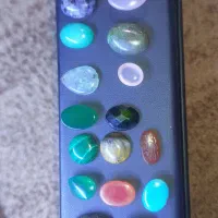 تعدادی نگین