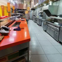 استخدام ساندویچ و پیتزا زن فست فود