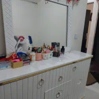 آینه وکنسول زیبا وتمیز