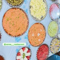 نیروی کار در رستوران آقا وخانم