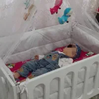 تخت کنار مادر