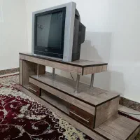 تلوزیون 21 اینچ الجی سالم به همراه میز تلویزیون