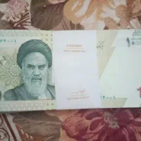 یک بسته اسکناس ۱۰ هزار تومانی خشک