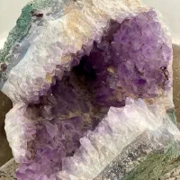 سنگ|جواهرات|تربتحیدریه, باغ ملی|دیوار