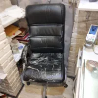 صندلی کارکرده فقط باید رویه درست شود سالم و نرم