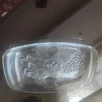 تعدادی ظرف و ظروف تزئینی و کریستال