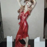 مجسمه زن فرشته و مجسمه فیل