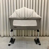 تخت و گهواره کنار مادر زویه