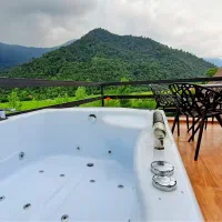 اجاره کلبه سویسی جکوزی دار دو خوابه جنگلی در ماسال|اجارهٔ کوتاه‌مدت ویلا و باغ|رشت, منظریه|دیوار