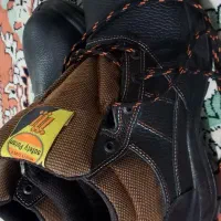 کفش کار و کوهنوردی