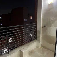 ۱۰۰متری درحد کلید اول  واحد جلو