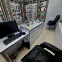 ویترین مغازه به صورت کلی به فروش می‌رسد
