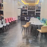 میز و صندلی پایه فلزی اسپایدری زین اسبی چرم|میز و صندلی غذاخوری|رشت, چله خانه|دیوار