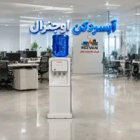 بسردکن ایستاده اوجنرال