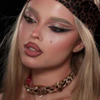 تخفیف آذر میکاپ