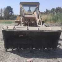 لودر درحال کار می‌باشد بدون جوش وشکستگی