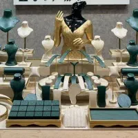 مانکن طلا،دکورطلاوجواهرات،ویترین طلاواستندطلا