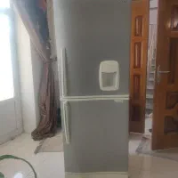 یخچال تمیز.تازه گاز گیری شده