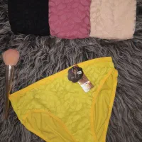 لباس زیر صبا|لباس|مشهد, کشف|دیوار