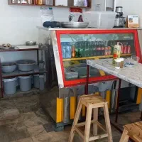یک عدد یخچال ویترینی سالم
