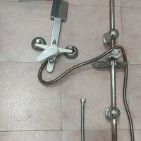 شیر دوش به همراه علم دوش