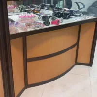 میز ویترین دار