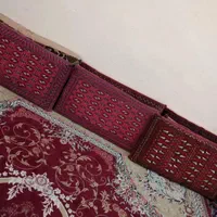 3 جفت پشتی قرمز و 1 جفت کرم رنگ به فروش میرسد
