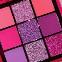 انواع لوازم آرایشی ها موجود می باشد