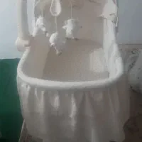 تخت کنار مادر