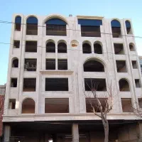 استخدام کارگر وارد دوغاب ریز