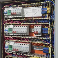 برق کار و سیم کشی ساختمان رفع اتصالات لوستر هالوژن