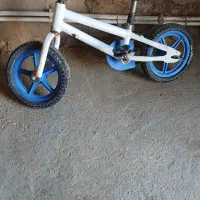 دوچرخه و فوتبال دستی