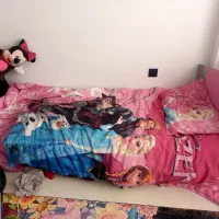 تخت خواب و کتابخانه و میزکامپیوتر