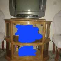 تلویزیون و میزش