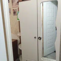 کمد و میز تحریر