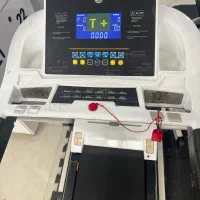 دو دستگاه تردمیل نیمه باشگاهی