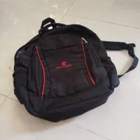 تعدادی کیف و کفش وکمربند