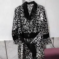 تعدادی  لباس نو  و در حد نو