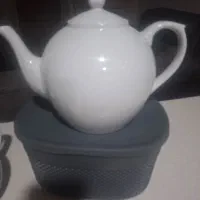 دوعددقوری خیلی خیلی قدیمی بسیارشیک .یکی بزرگ وکوچک|قوری، کتری، قهوهساز دستی|گرمسار, |دیوار