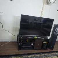 یک دستگاه دی وی دی به همراه اسپیکر بلوتوث