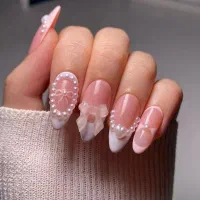 جشنواره اموزش و خدمات کاشت ناخن ۸۰۰ هزارتومن