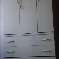 کمدتمیزتمیزکشوهاش همه سالم